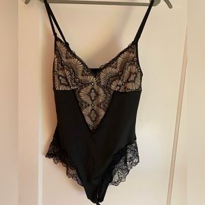 Size S/M black, lace-detailed bodysuit